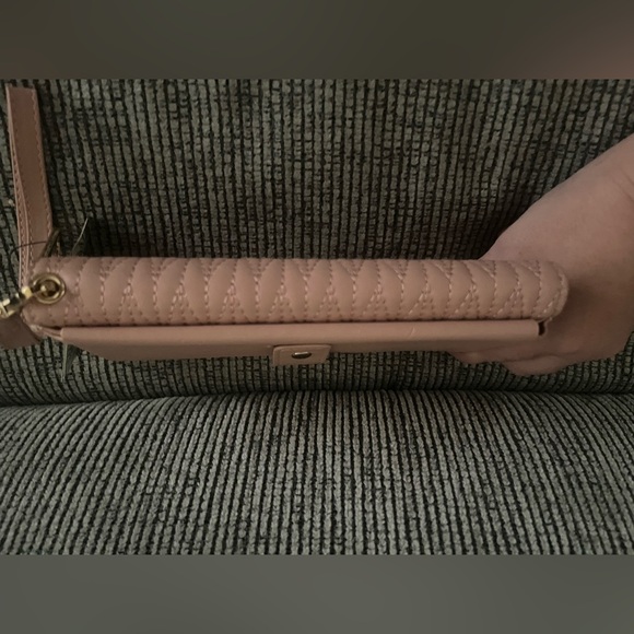 Elegant Pink Quilted Badgley Mischa Wristlet NWT ! - Picture 5 of 6